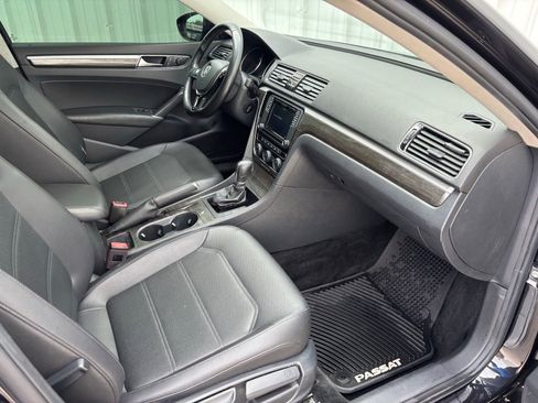 Used 2018 Volkswagen Passat 2.0T SE w/ SE Lighting Package image 37