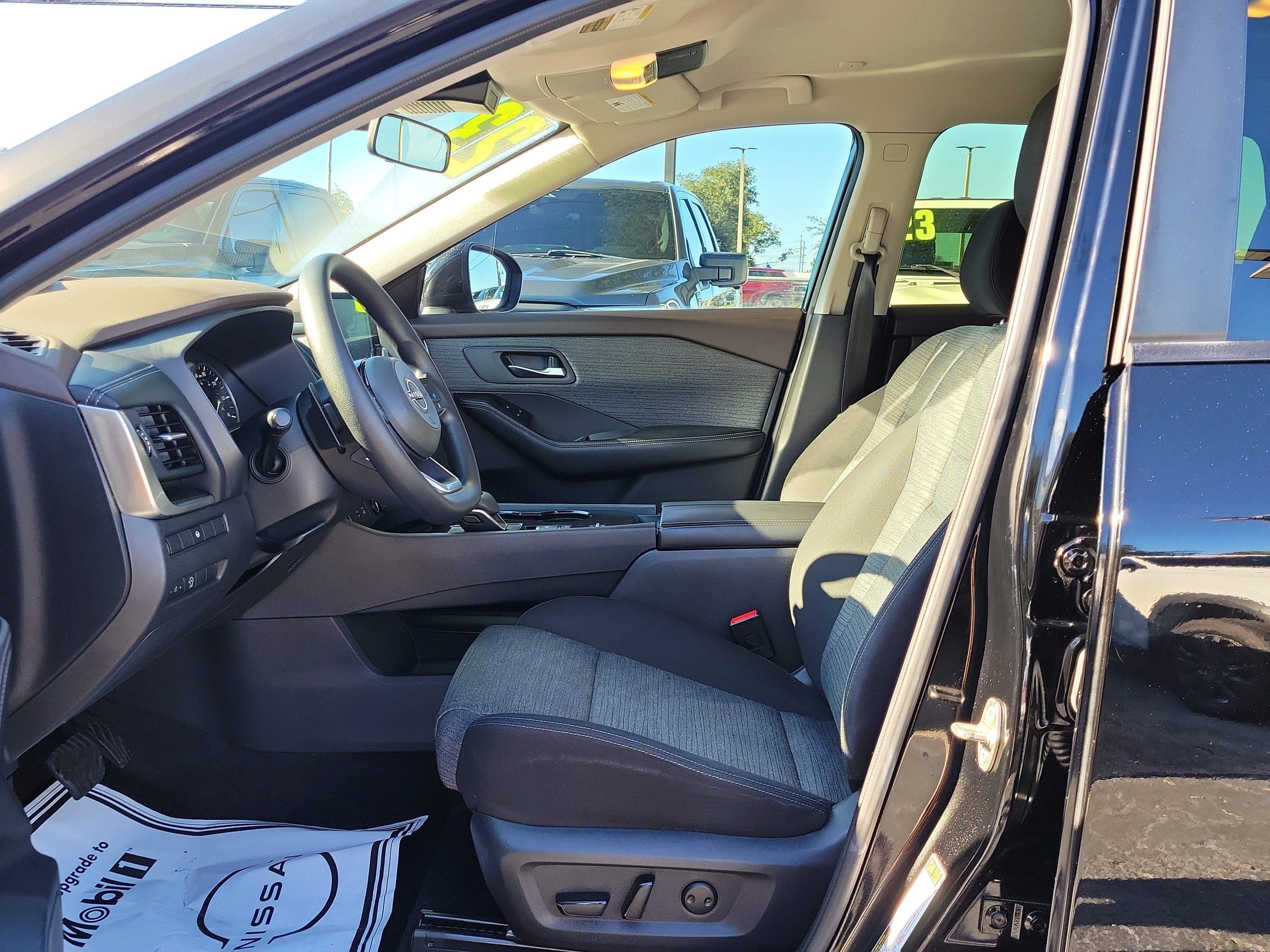 Certified 2023 Nissan Rogue SV FWD image 18