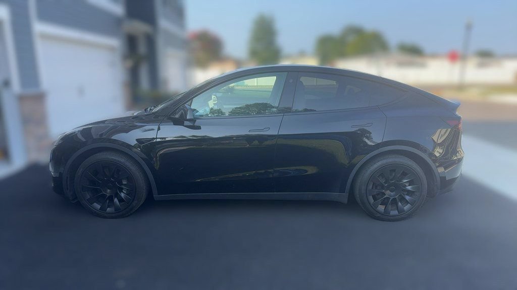 Used 2022 Tesla Model Y Long Range AWD/4WD image 2