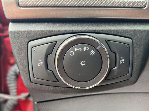 Used 2019 Ford Fusion SE FWD image 6