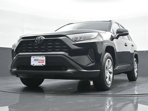 Used 2019 Toyota RAV4 LE image 16