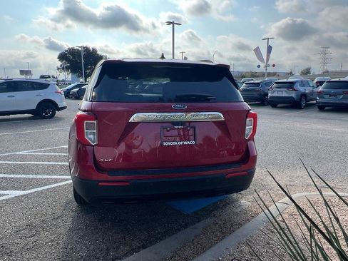 Used 2022 Ford Explorer XLT image 4