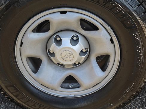 Used 2019 Toyota Tacoma SR5 image 11