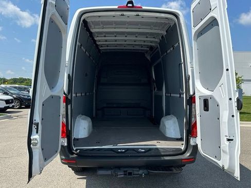 Used 2025 Mercedes-Benz Sprinter 2500 image 13