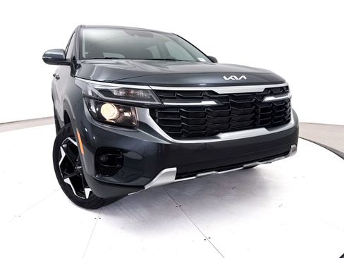 Certified 2025 Kia Seltos EX w/ EX Sunroof Package AWD/4WD image 7