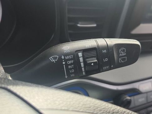 Used 2019 Hyundai Veloster 2.0 FWD image 34