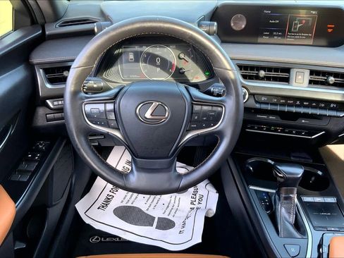 Used 2020 Lexus UX 200 w/ Premium Package image 6
