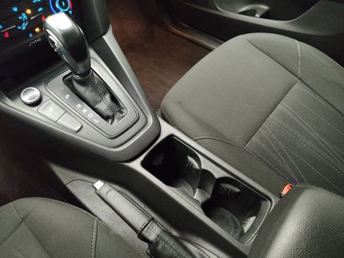 Used 2016 Ford Focus SE w/ SE Cold Weather Package FWD image 26
