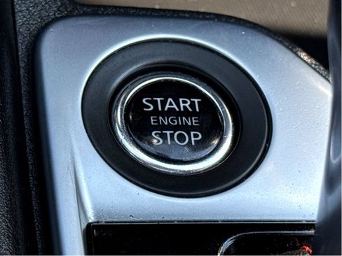 Used 2025 Nissan Sentra SR w/ SR Premium Package FWD image 18