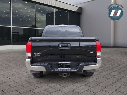 Used 2019 Toyota Tacoma SR5 AWD/4WD image 4