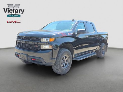 Used 2019 Chevrolet Silverado 1500 Custom Trail Boss w/ Custom Convenience Package AWD/4WD image 3
