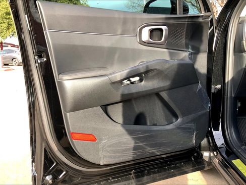 Used 2024 Kia Sorento EX image 11