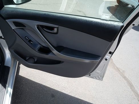 Used 2015 Hyundai Elantra SE FWD image 29
