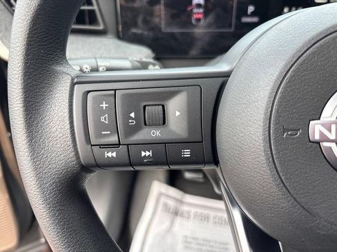 Used 2025 Nissan Kicks SV AWD/4WD image 22