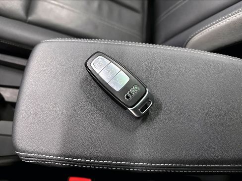 Used 2023 Audi Q4 e-tron Prestige AWD/4WD image 12