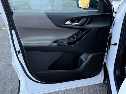 Certified 2025 Chevrolet Equinox LT w/ Convenience Package II image 8