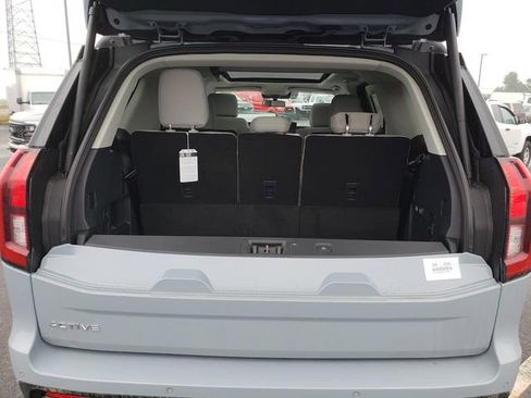 New 2025 Ford Expedition Active image 8