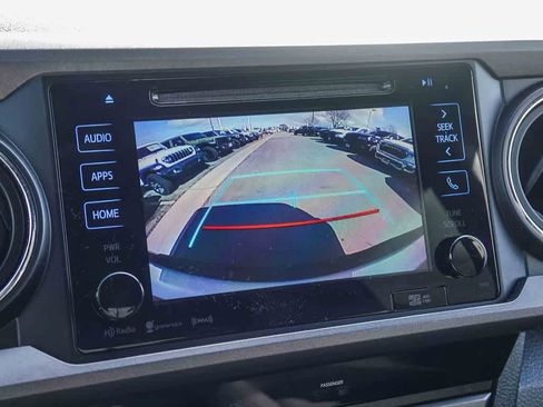 Used 2017 Toyota Tacoma TRD Sport w/ Tow Package (A/T) image 21