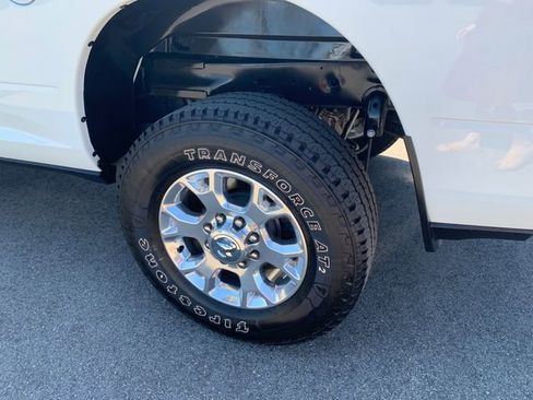 Used 2024 RAM 2500 Laramie AWD/4WD image 10