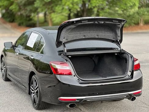 Used 2017 Honda Accord Sport Special Edition image 39