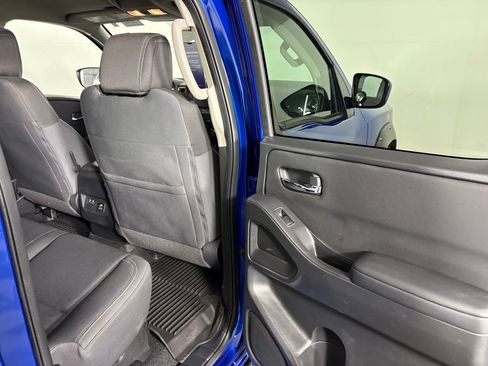 Used 2024 Nissan Frontier SV w/ SV Convenience Package image 32