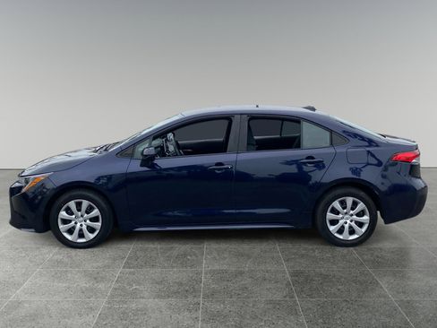Used 2021 Toyota Corolla LE image 2