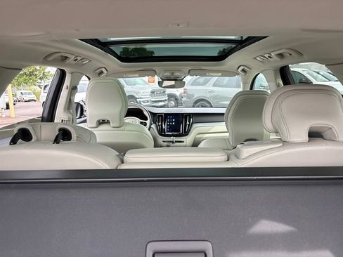 Used 2023 Volvo XC60 B5 Plus AWD/4WD image 32