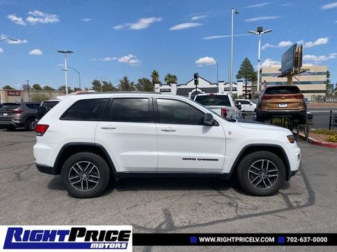 Used 2017 Jeep Grand Cherokee Trailhawk image 7