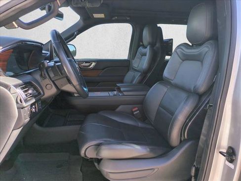 Used 2024 Lincoln Navigator Reserve image 17
