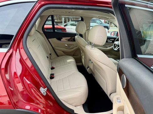 Used 2020 Mercedes-Benz GLC 300 4MATIC image 24