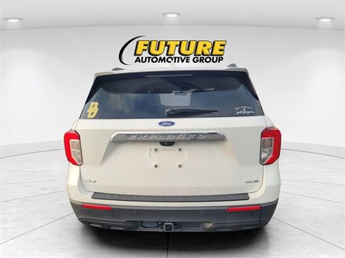 Used 2020 Ford Explorer XLT w/ Comfort Package image 4