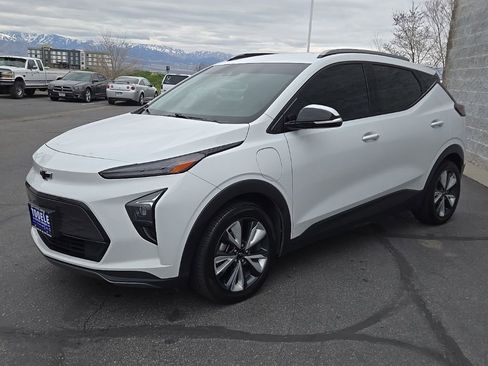 Used 2022 Chevrolet Bolt EUV LT w/ Convenience Package image 8