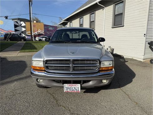 Used 2004 Dodge Dakota SLT w/ Chrome Appearance Group RWD image 2