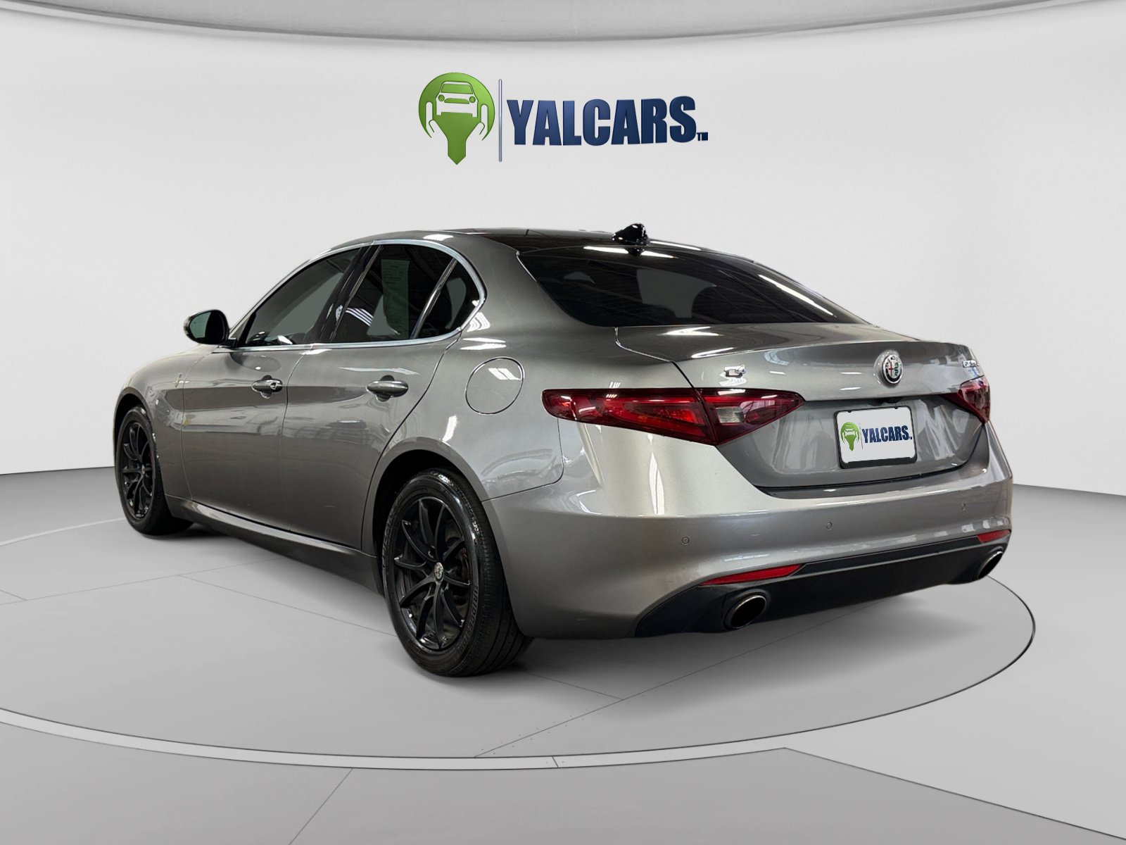 Used 2018 Alfa Romeo Giulia AWD image 3