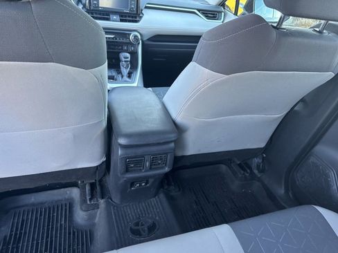 Used 2021 Toyota RAV4 XLE w/ XLE Grade Weather Package image 15