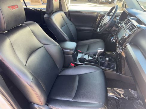Used 2019 Toyota 4Runner TRD Off-Road AWD/4WD image 10