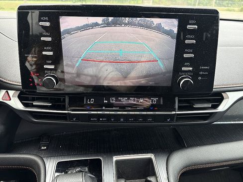 Used 2022 Toyota Sienna XSE FWD image 15
