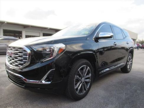 Used 2019 GMC Terrain Denali w/ Driver Alert Package II image 2