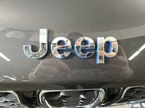 Used 2023 Jeep Grand Cherokee 4WD 4xe image 8