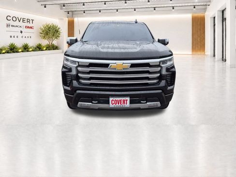 Used 2024 Chevrolet Silverado 1500 High Country w/ High Country Premium Package RWD image 3