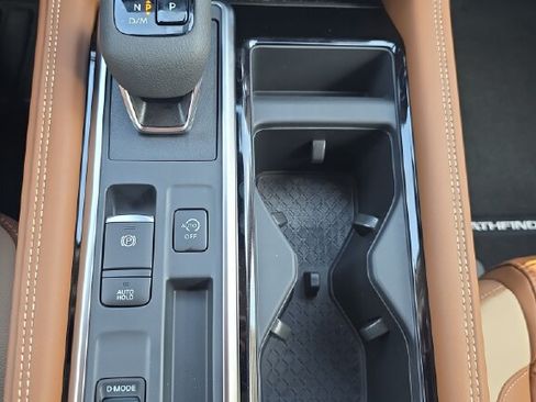 New 2026 Nissan Pathfinder Platinum FWD image 18