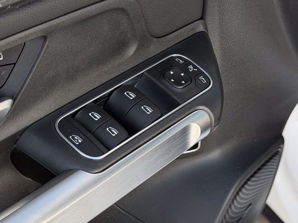 New 2026 Mercedes-Benz GLB 250 image 18