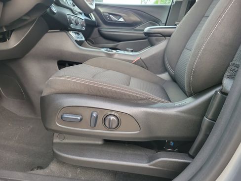 Used 2023 GMC Terrain SLE w/ Driver Convenience Package FWD image 11