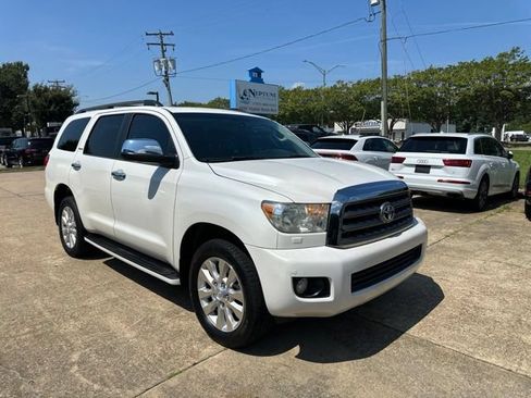 Used 2017 Toyota Sequoia Platinum RWD image 3