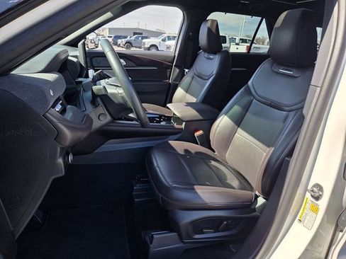 Certified 2025 Ford Explorer Platinum image 8