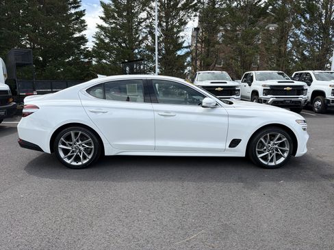 Used 2022 Genesis G70 2.0T AWD/4WD image 11