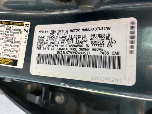Used 2008 Pontiac Vibe w/ Sun And Sound Package FWD image 13