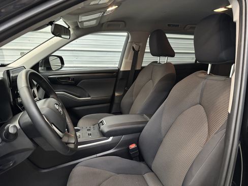 Used 2023 Toyota Highlander LE image 13