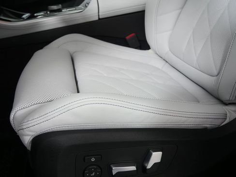 Used 2026 BMW X5 sDrive40i w/ Executive Package RWD image 10