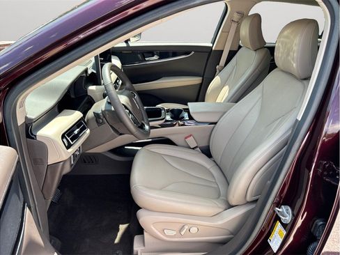 Used 2022 Lincoln Nautilus FWD image 2